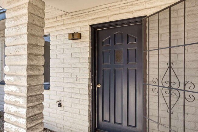 Foto del edificio - 1129 N Wedgewood Cir