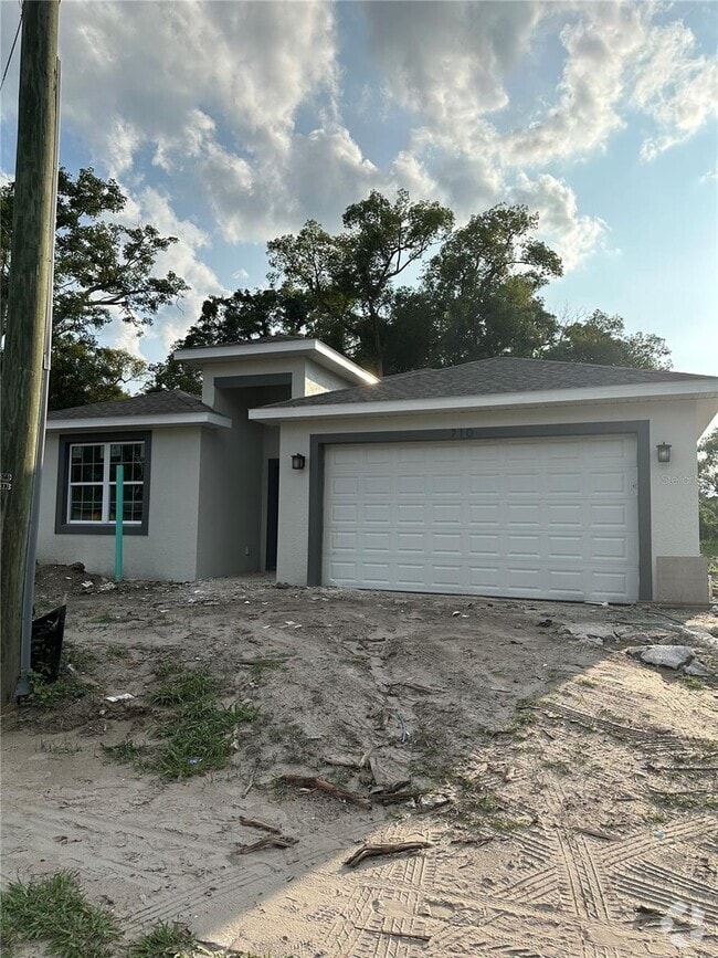Building Photo - 710 S Thacker Ave