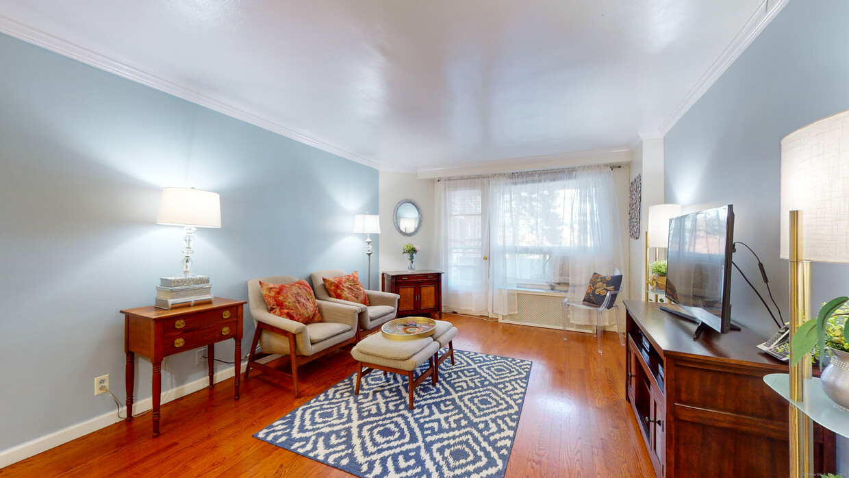 Primary Photo - 71 Strawberry Hill Ave