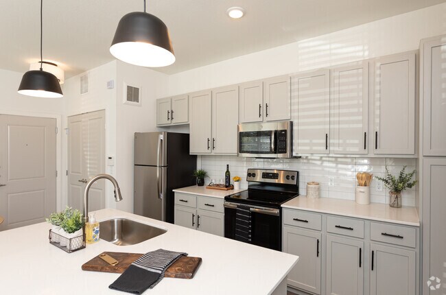 1BR, 1BA - 629SF Kitchen - ABACUS ALAMO RANCH