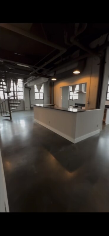 Building Photo - 6533 E Jefferson Ave