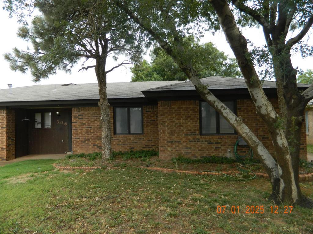 Foto principal - 306 E 16th St