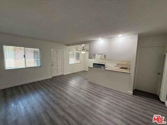 Foto del edificio - 13400 Cordary Ave