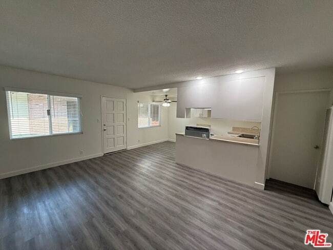 Building Photo - 13400 Cordary Ave