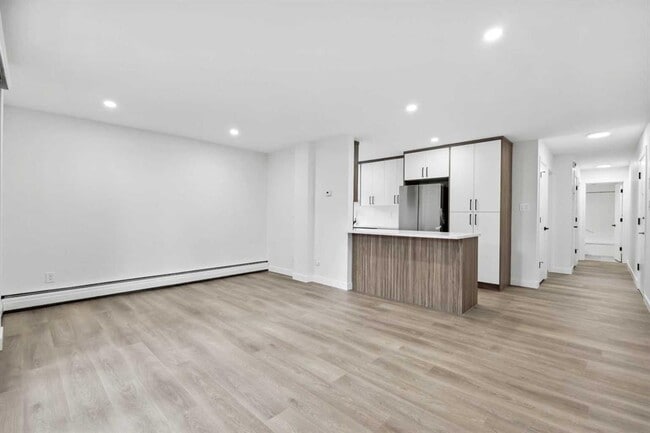 Building Photo - 110-424 24 Ave SW