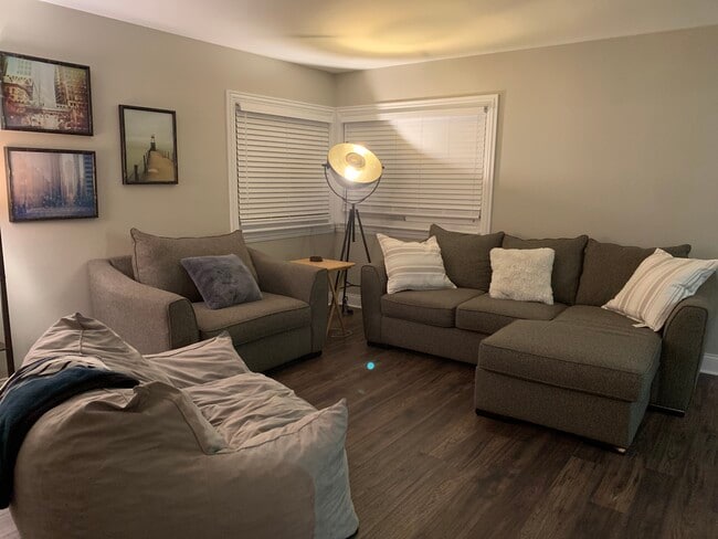 Foto del edificio - 438 N Gerard Ave