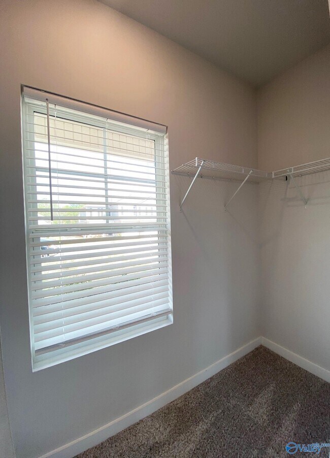 Foto del edificio - 4220 Textile Ln