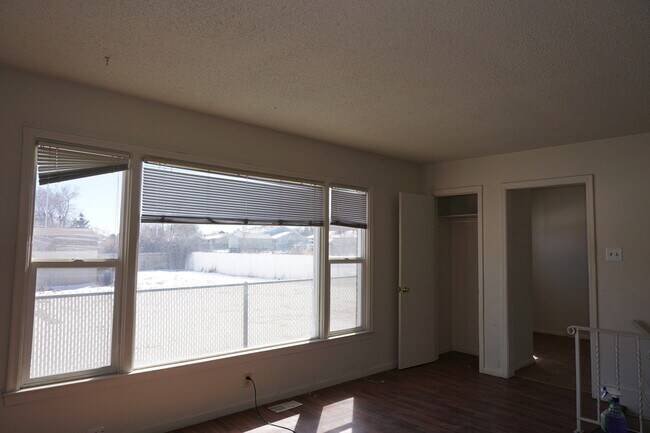Building Photo - 3543 Valley Heights Dr