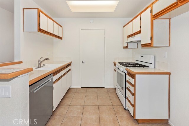 Building Photo - 61 Castano