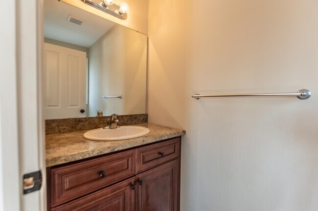 Building Photo - 60 Crescent Ln