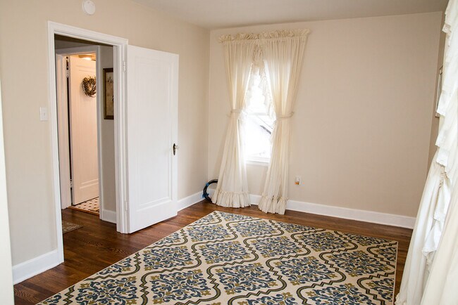 Foto del edificio - 52 Watkins Ln