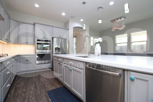 Foto del edificio - 4365 E Wheaton St