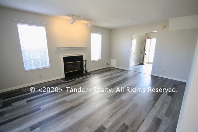 Building Photo - 512 Selsey Court S