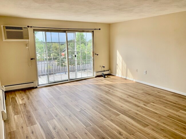 Building Photo - 22 Williamsburg Ct