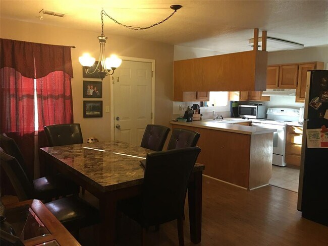 Building Photo - 806 Shady Grove Dr
