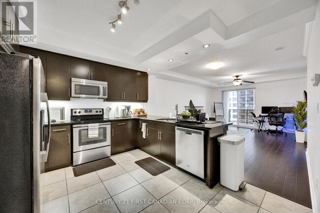 Building Photo - 330 Ridout St N