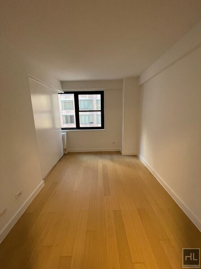 Building Photo - East 39th Street