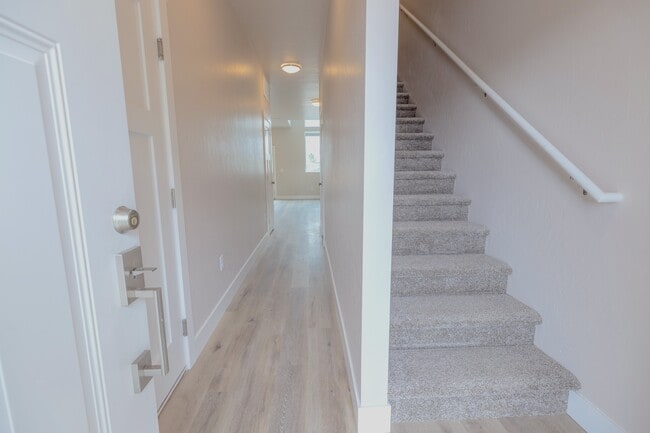 Foto del edificio - Pomona Park Townhomes