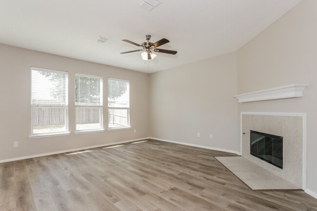 Foto del edificio - 7334 Tree Ridge Ct