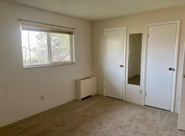 Dos armarios - 3161 Madison Ave