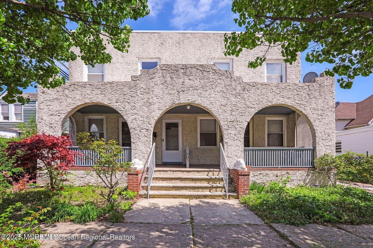 Foto principal - 1002 A St