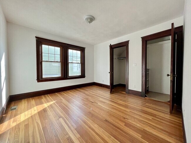 Foto del edificio - 9-11 Maplewood St