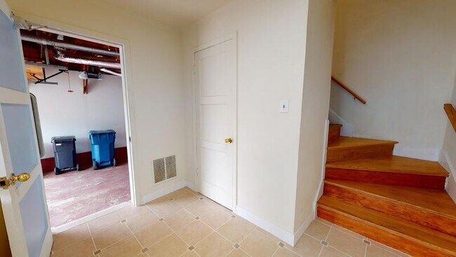 Building Photo - 242 Wyandotte Ave