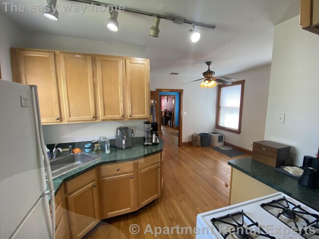 Building Photo - 81A Tremont St Unit #3