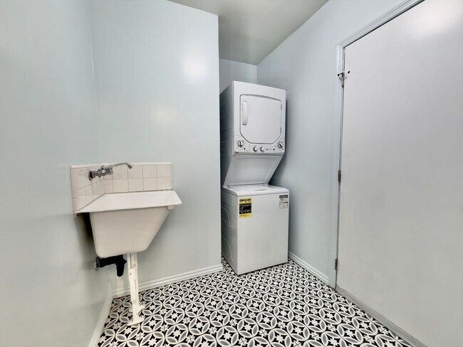 Foto del edificio - 1232 Ridgeley Dr