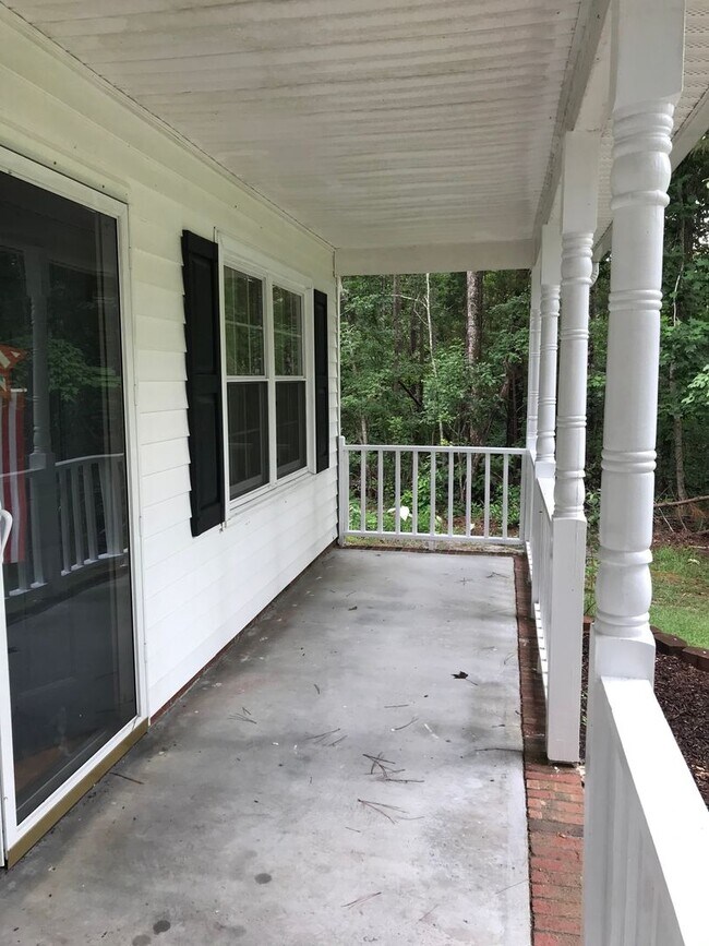 Foto del edificio - Well Maintained 4 bedroom 2.5 Bath in Hunt...