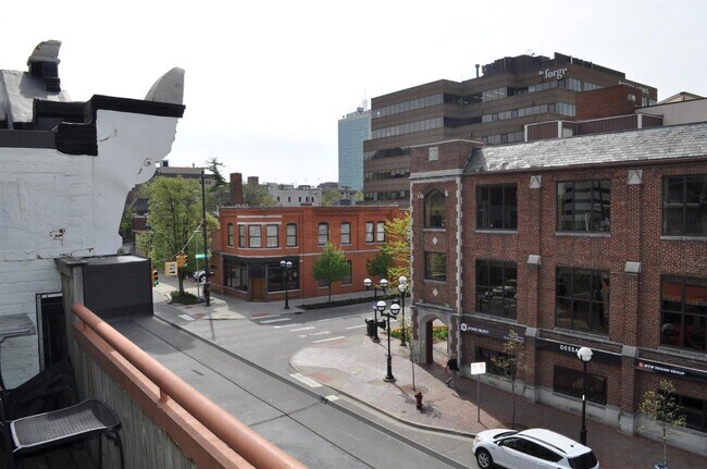 Foto del edificio - 217 E Washington St