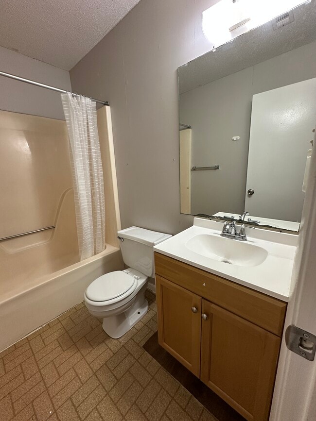 Building Photo - 1801 Windover Pl SW