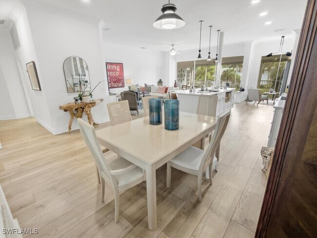 Foto del edificio - 6876 Redbay Park Rd