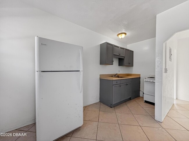 Building Photo - 5018 S Ridgewood Ave