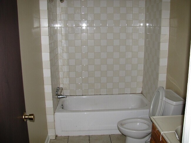 Foto del edificio - 128 Hillcrest St