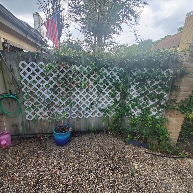 Foto del edificio - 726 Country Pl Dr