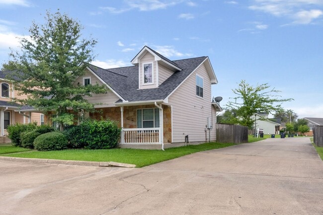 Foto del edificio - Available August 2026! 4 Bed/4 Bath Less than 2 Miles From A&M!