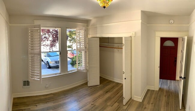 Building Photo - UPDATED BRIGHT 800sf 2BR/1BA Flat Noe Noe ...