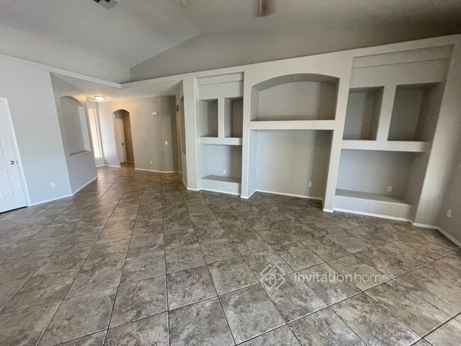 Building Photo - 2516 W Darrel Rd