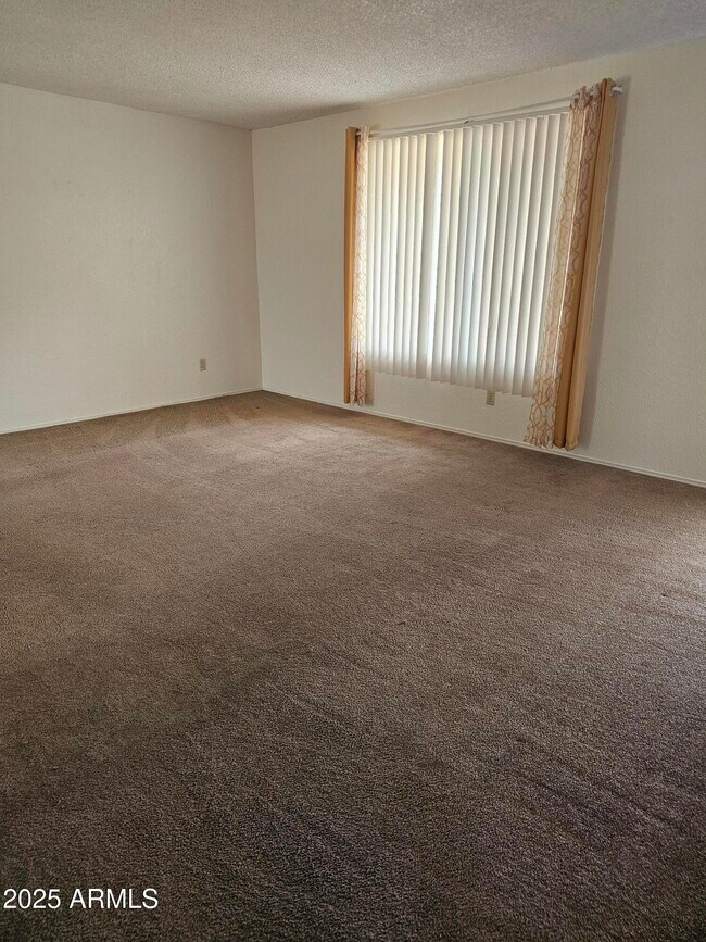 Foto del edificio - 1064 E Acacia Dr