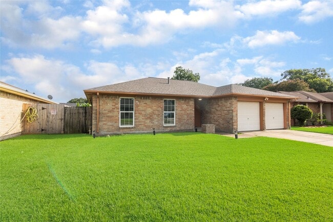 Building Photo - 4158 Bermuda Dr