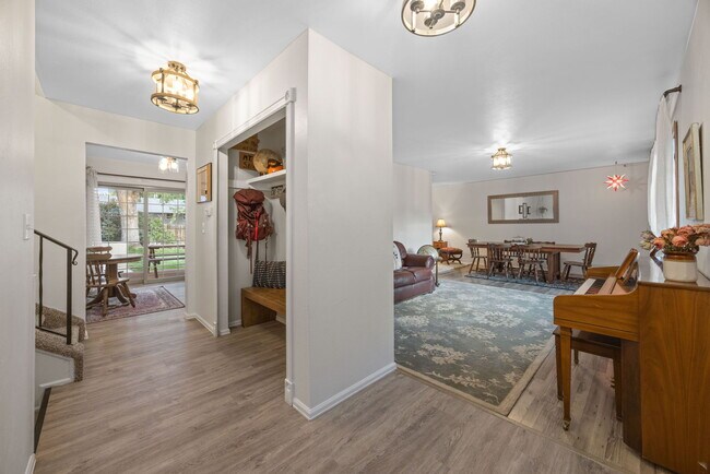 Building Photo - 1413 Auburn Dr