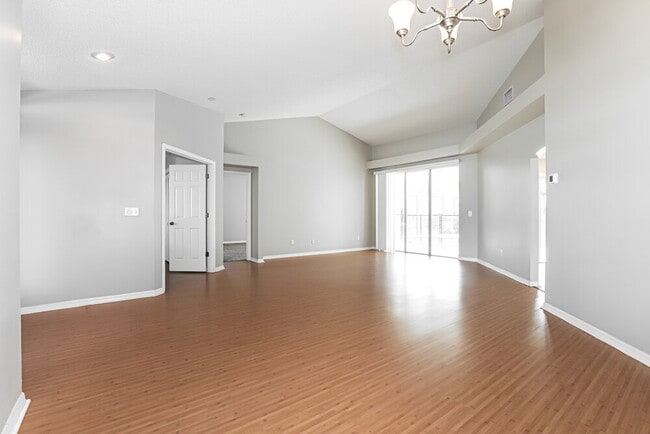 Building Photo - 2909 Starmount Dr
