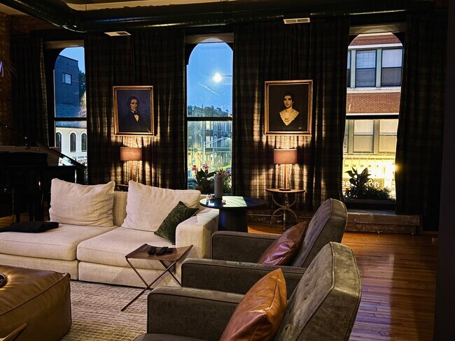 Foto del edificio - 1470 N Milwaukee Ave