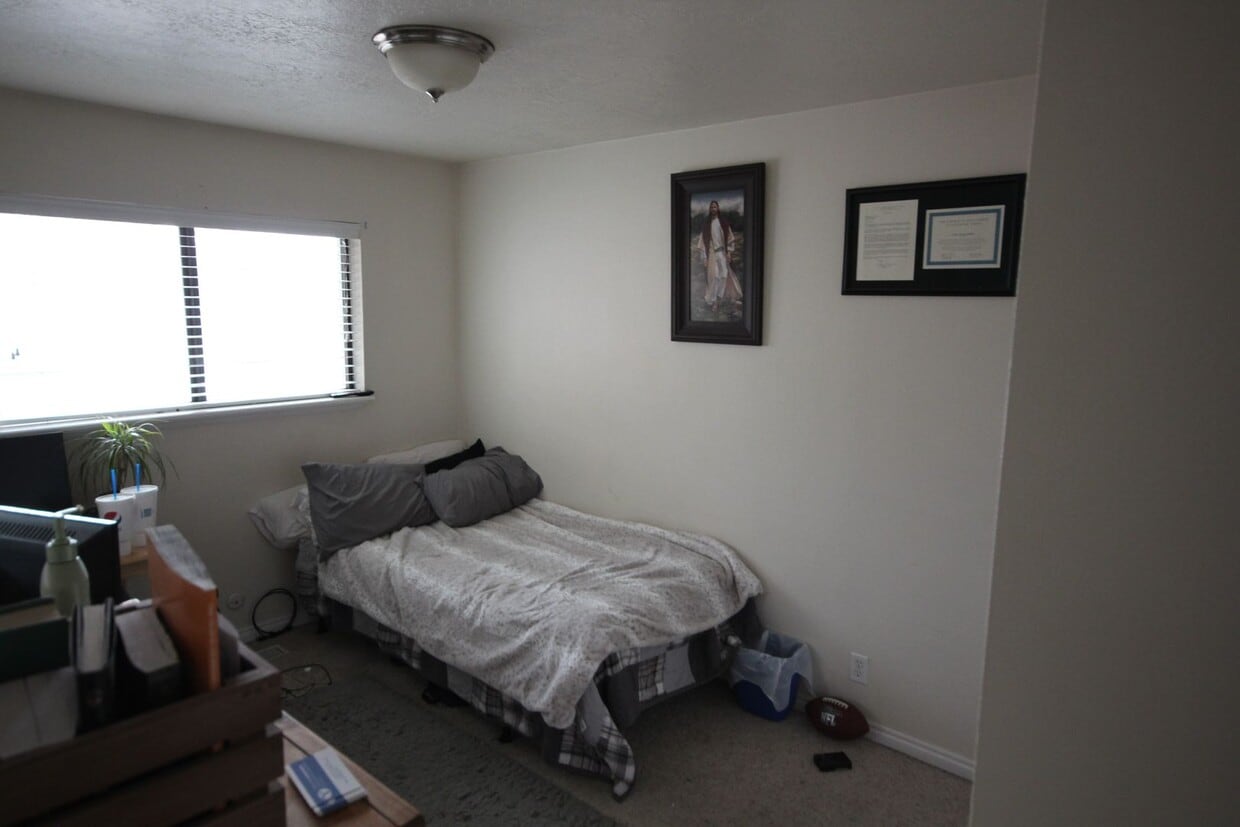 Building Photo - Huntington Condo