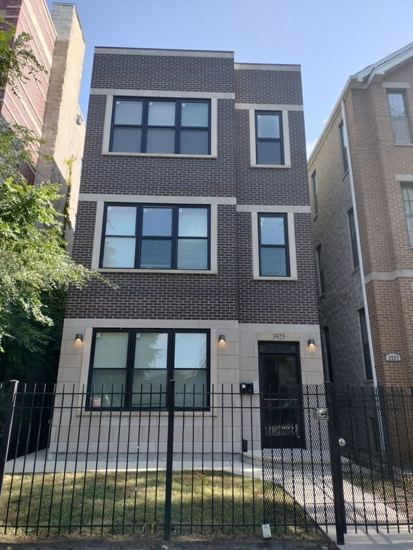 Primary Photo - 3925 S Indiana Ave