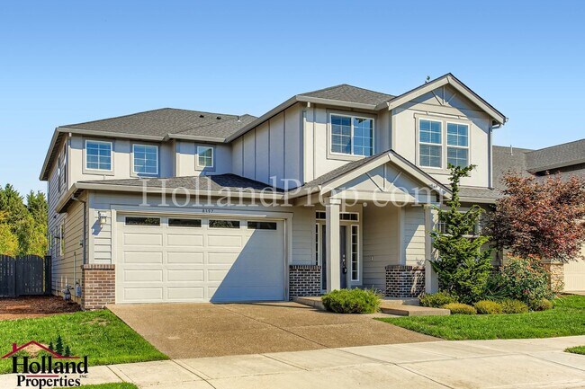 Building Photo - Spacious & Stylish Living in Hillsboro’s N...