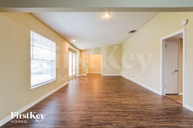 Building Photo - 2207 Pipestone Ct