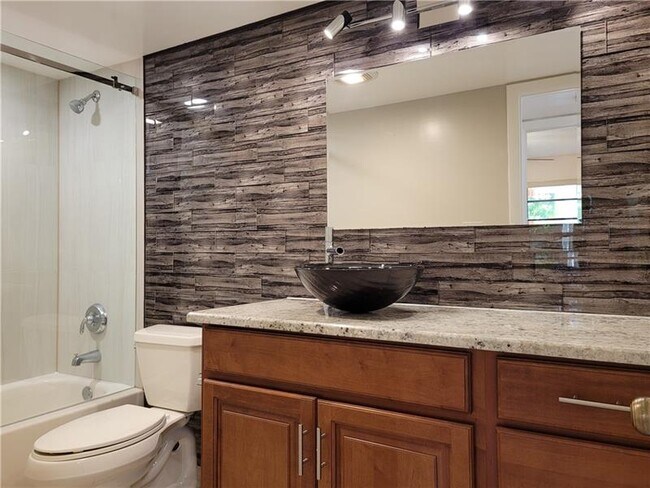 Foto del edificio - 2027 Coral Ridge Dr