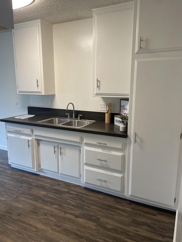 Kitchen - Los Olivos Apartments